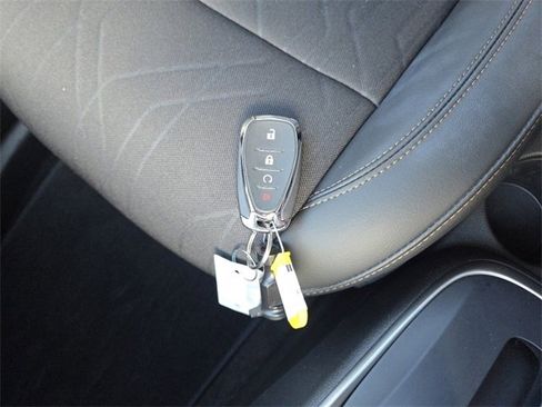 Used 2022 Chevrolet Trax LT w/ LT Convenience Package image 31