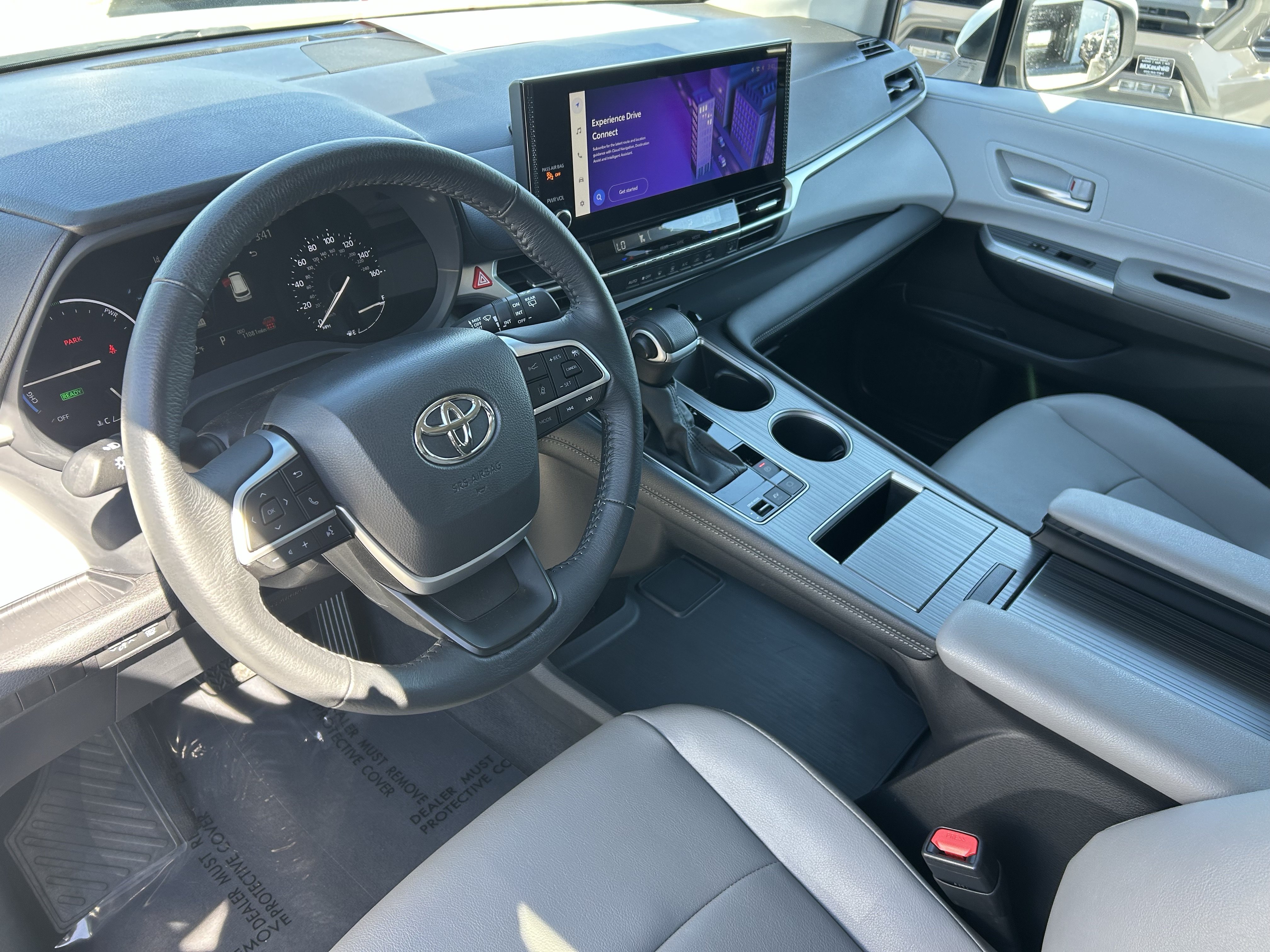 Used 2025 Toyota Sienna XLE FWD image 19