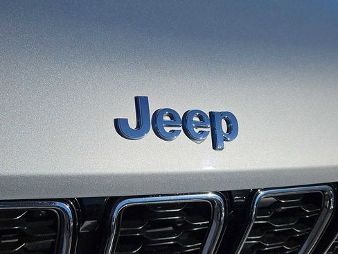 Used 2023 Jeep Grand Cherokee 4WD 4xe image 12