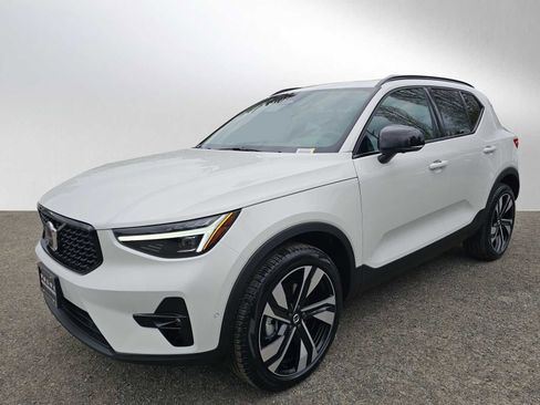New 2026 Volvo XC40 B5 Plus w/ Protection Package Premier image 7