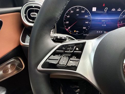 Used 2025 Mercedes-Benz GLC 300 4MATIC image 28