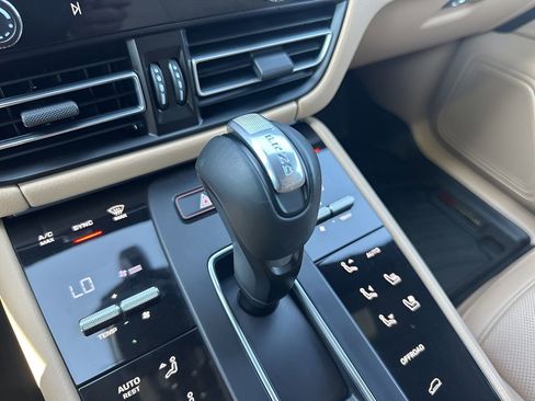 Used 2023 Porsche Macan Turbo image 19