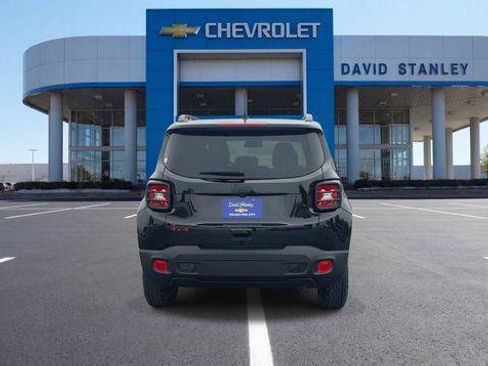 Used 2023 Jeep Renegade Latitude AWD/4WD image 7