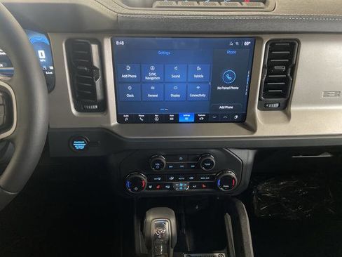 New 2025 Ford Bronco Outer Banks w/ Sasquatch Package AWD/4WD image 8