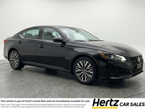 Used 2025 Nissan Altima 2.5 SV FWD image 1