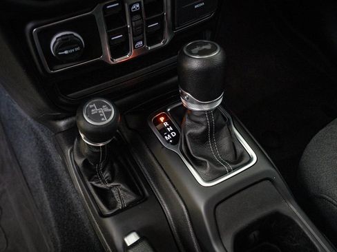 Used 2024 Jeep Wrangler Unlimited w/ LED Headlamp & Fog Lamp Group image 31