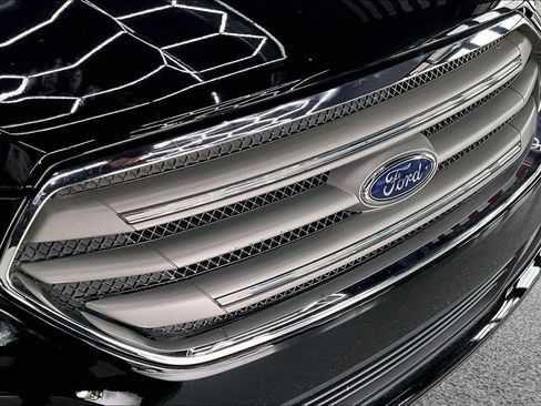Used 2018 Ford Taurus SEL FWD image 32