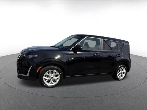 Used 2025 Kia Soul LX w/ LX Technology Package FWD image 8