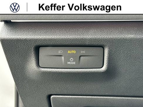 New 2026 Volkswagen Tiguan SE R-Line FWD image 17