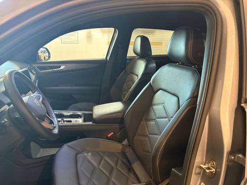 Used 2025 Volkswagen Atlas Cross Sport SE image 28