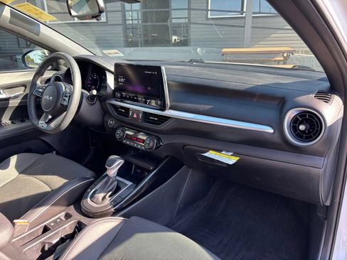 Used 2024 Kia Forte GT-Line w/ GT-Line Premium Package FWD image 19