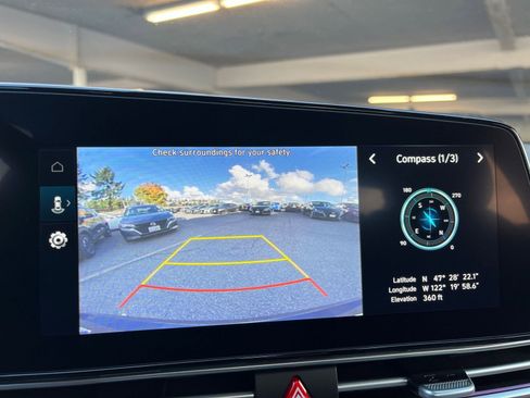 Used 2025 Hyundai Elantra SEL image 17