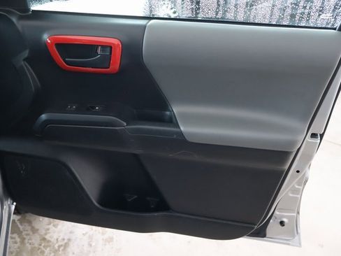 Used 2019 Toyota Tacoma SR image 40