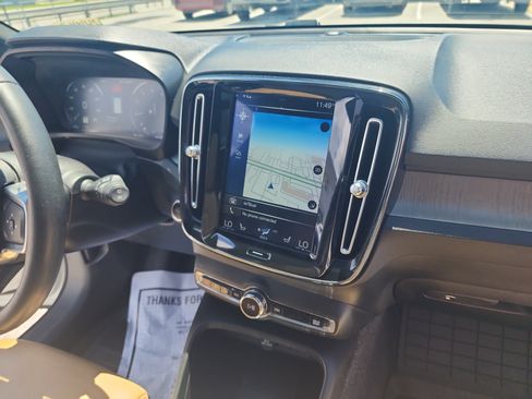 Used 2020 Volvo XC40 T4 Inscription w/ Protection Package Premier FWD image 25