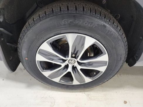 Used 2022 Toyota Highlander XLE AWD/4WD image 15