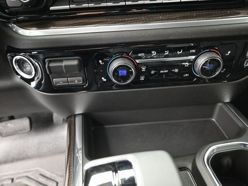 Used 2025 Chevrolet Silverado 1500 LT w/ Z71 Off-Road Package image 4