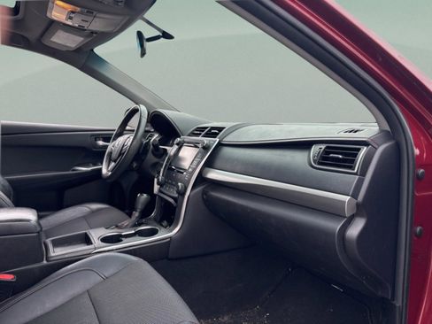 Used 2016 Toyota Camry SE w/ Moonroof Package image 31