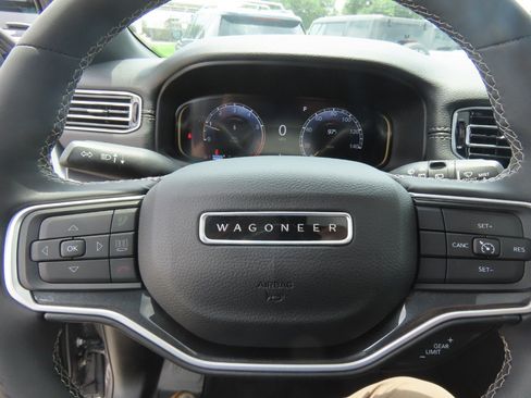 Used 2024 Jeep Wagoneer 4WD w/ Premium Group I image 29