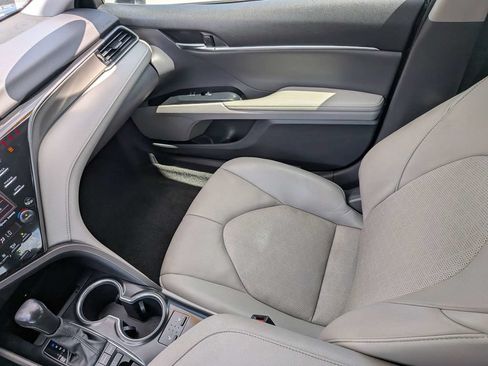 Used 2020 Toyota Camry XSE FWD image 15