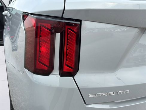 Certified 2025 Kia Sorento EX image 38