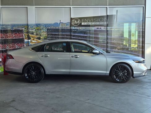 Used 2024 Honda Accord Touring image 3