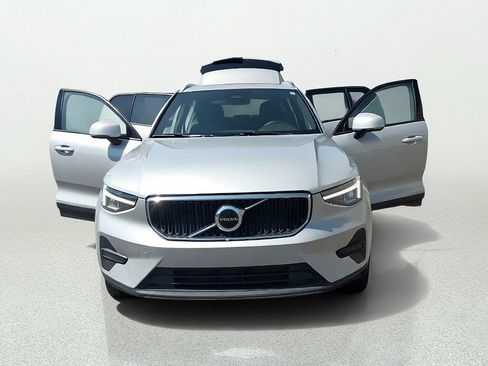 Used 2023 Volvo XC40 B5 Core AWD/4WD image 10