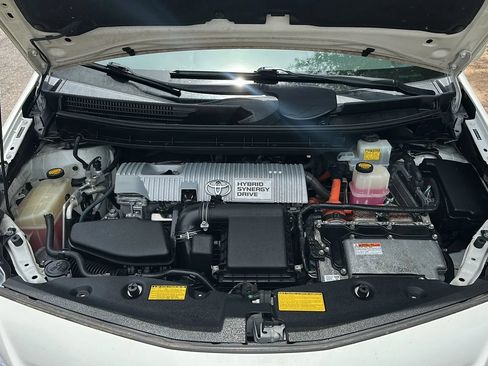 Used 2012 Toyota Prius V Two FWD image 9