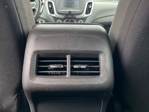 Used 2021 Chevrolet Equinox LS image 20