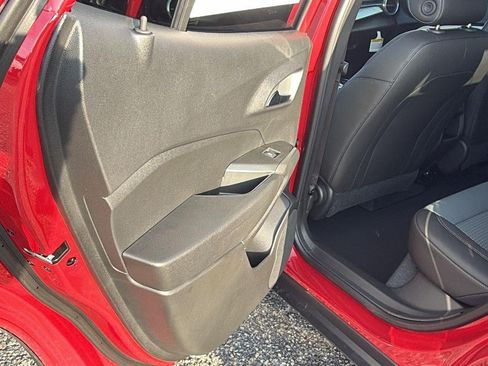 New 2026 Chevrolet Trax LT w/ Sunroof Package FWD image 18
