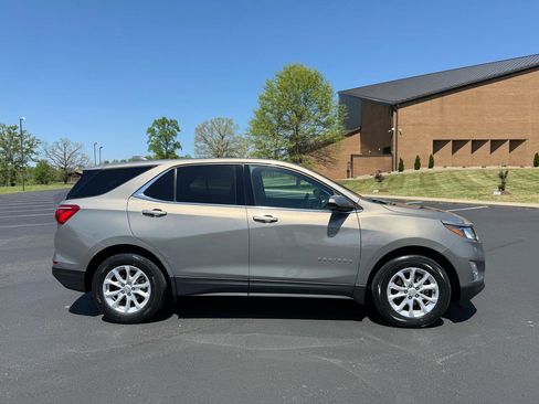 Used 2019 Chevrolet Equinox LT image 2