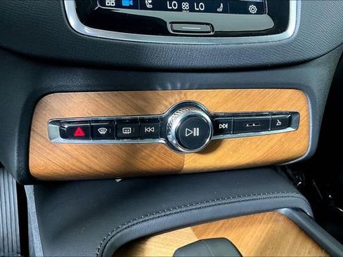 Used 2024 Volvo XC90 B6 Plus image 33