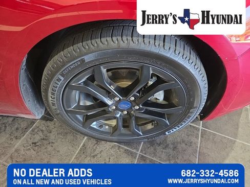 Used 2019 Ford Fusion SE w/ Equipment Group 151A FWD image 4
