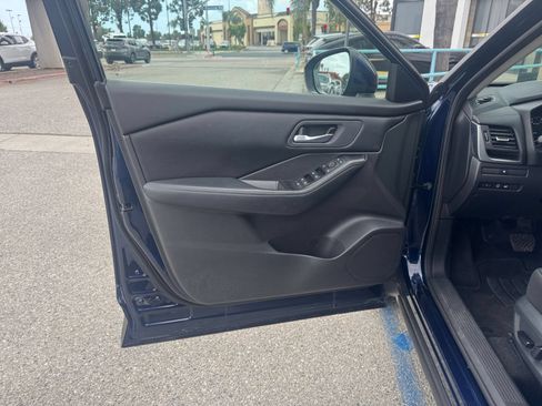 Used 2025 Nissan Rogue SV FWD image 15