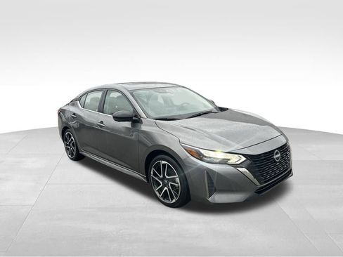 Certified 2025 Nissan Sentra SR w/ SR Premium Package image 9