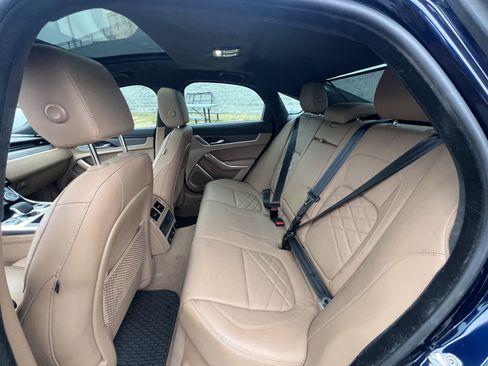 Used 2022 Jaguar XF SE image 30