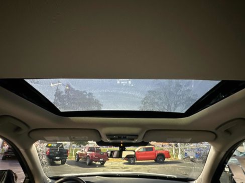 New 2025 Nissan Pathfinder Platinum image 31