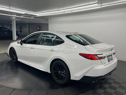 Used 2026 Toyota Camry SE FWD image 4