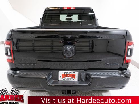 Used 2024 RAM 2500 Big Horn w/ Night Edition AWD/4WD image 4