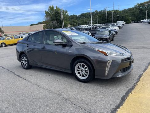Certified 2019 Toyota Prius XLE AWD/4WD image 6