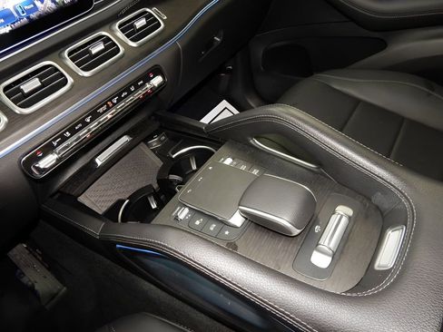 Used 2024 Mercedes-Benz GLS 450 4MATIC image 25