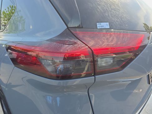 Used 2025 Nissan Rogue Platinum AWD/4WD image 33