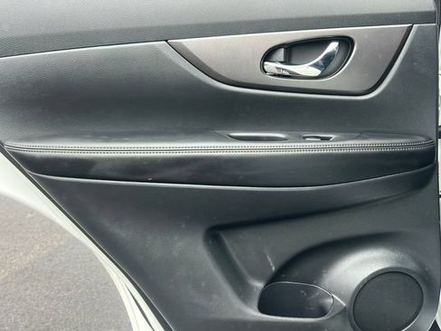Used 2016 Nissan Rogue S FWD image 27