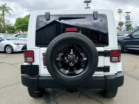 Used 2015 Jeep Wrangler Unlimited Sahara AWD/4WD image 6