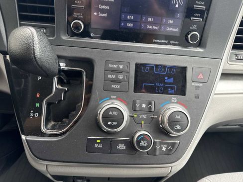 Used 2020 Toyota Sienna LE FWD image 19