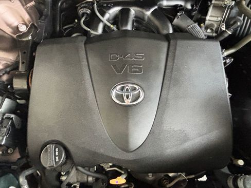 Used 2019 Toyota Highlander XLE image 34