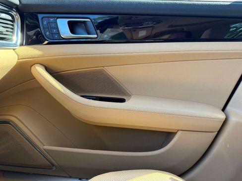 Used 2022 Porsche Panamera 4 image 42