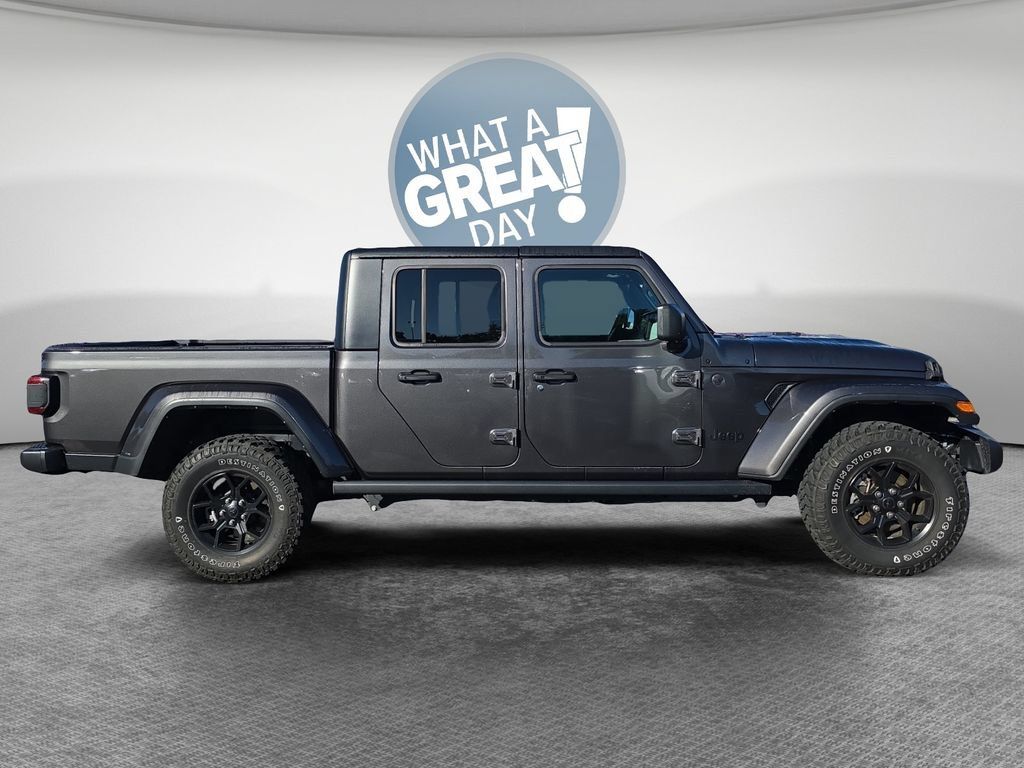 Used 2024 Jeep Gladiator Overland AWD/4WD image 2