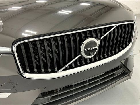 Used 2022 Volvo XC60 B5 Momentum w/ Advanced Package image 37