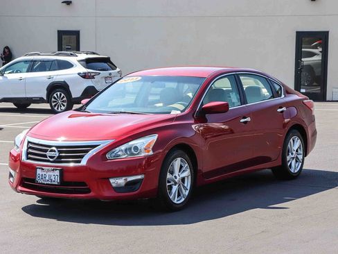 Used 2013 Nissan Altima 2.5 SV FWD image 3