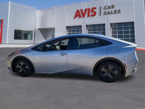 Used 2025 Toyota Prius LE image 10